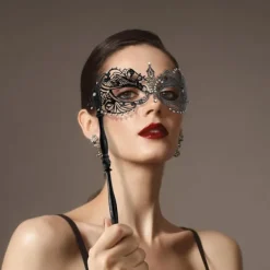 AcserGery 2025 Senaste Modell Venetiansk Halloween Mardi Gras Party Mask med Hållpinne, Karneval Handhållen Metall Fjäder Strass Maskerad> Masker