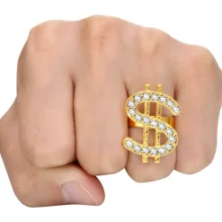 Hiphop-kostymset med hinkhatt, solglasögon, ring och guldkedja med dollartecken><noscript><img width=