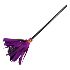 CL Häxkvastprydnad med lila handtag och vita spetsar> Tillbehör