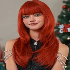 Julperuk med långt, rakt hår och lugg><noscript><img width=