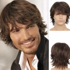 Kort brun peruk för män, skiktad naturlig fluffig kemisk fiberperuk h> Peruker