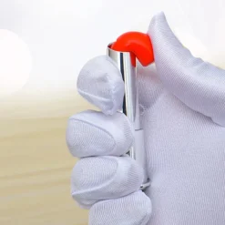 Kosmetisk lekset Med Läppstift Nagelfärg Ögonskuggor Och Smink Borstar><noscript><img width=