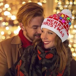 LED-upplyst mössa i stickad beanie, färgglad LED-julmössa><noscript><img width=