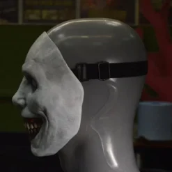 Leende demon terror mask><noscript><img width=