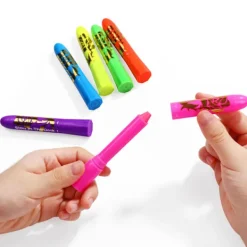 6-pack Neon Fluorescerande Glow-in-the-Dark Ansiktsmålningsstift Tvättsbart Makeupkritor för Vuxna Halloween Maskeradfest><noscript><img width=
