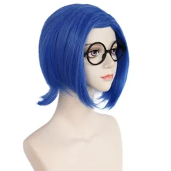 Skapa den perfekta melankoliska karaktärslooken med detta kompletta blå bob-perukset! Den livfulla korta stilen kommer med matchande><noscript><img width=